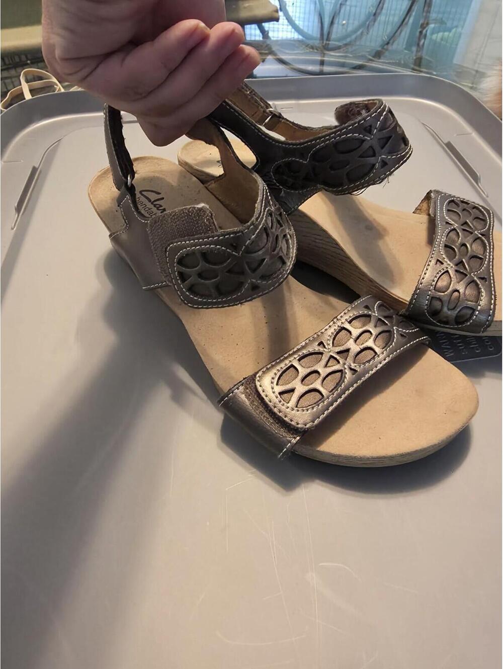 Clarks Womens Wedge Sandals Size 8.5 Brown Leather Upper